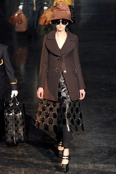 Look 8